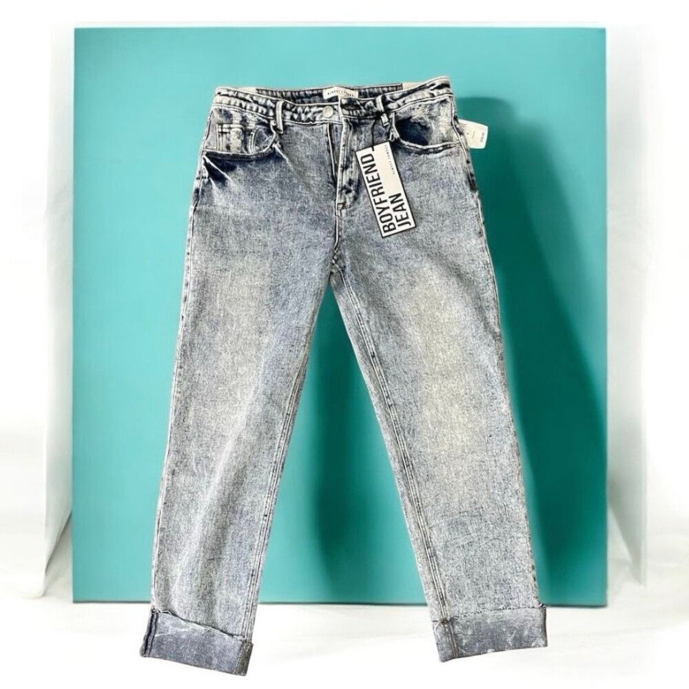 Almost Famous Boyfriend Jeans Light Acid Wash Stretch NWT Women’s Size 9